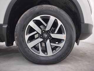 Used 2022 Tata Harrier XZA Plus Dual Tone AT Diesel Automatic tyres RIGHT FRONT TYRE RIM VIEW