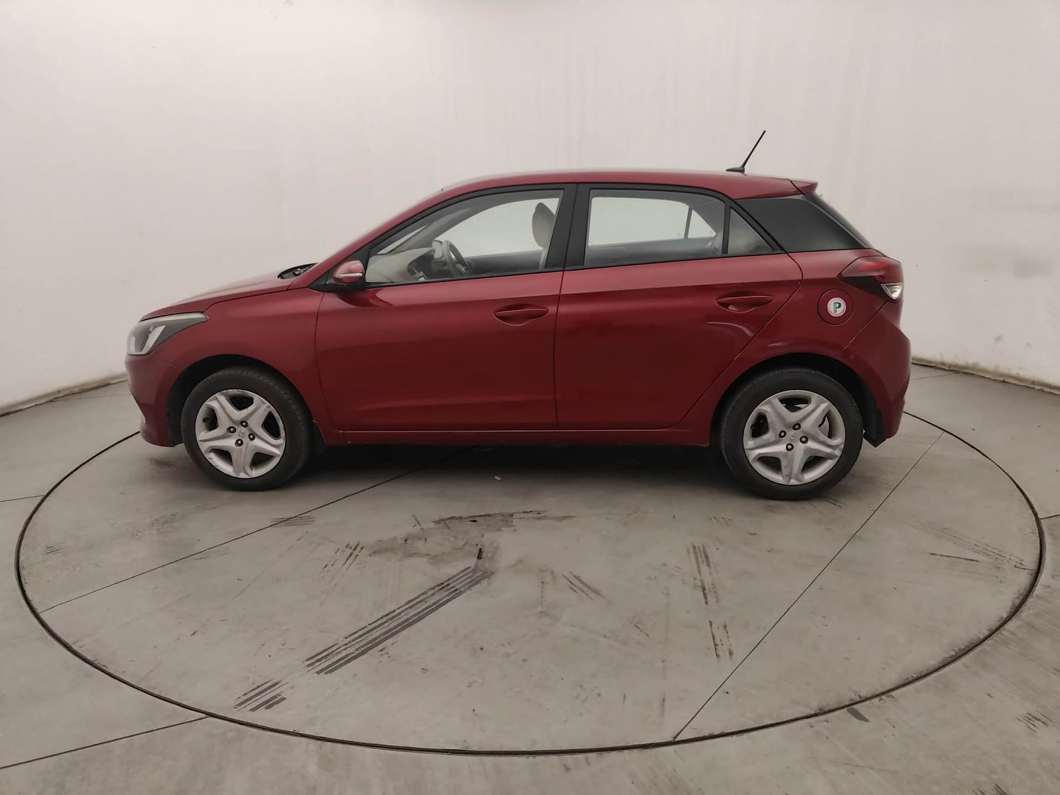 LEFT FRONT CORNER VIEW