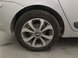 Used 2016 Hyundai Xcent SX AT (O) Petrol Petrol Automatic tyres RIGHT REAR TYRE RIM VIEW