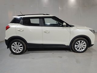 Used 2021 Mahindra XUV 300 W8 Petrol Petrol Manual exterior RIGHT SIDE VIEW
