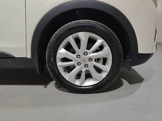 Used 2021 Mahindra XUV 300 W8 Petrol Petrol Manual tyres RIGHT FRONT TYRE RIM VIEW