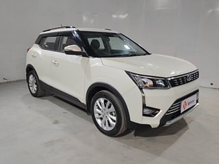 Used 2021 Mahindra XUV 300 W8 Petrol Petrol Manual exterior RIGHT FRONT CORNER VIEW