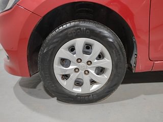 Used 2017 Hyundai Elite i20 Sportz 1.2 Petrol Manual tyres LEFT FRONT TYRE RIM VIEW