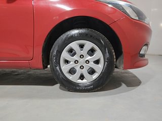 Used 2017 Hyundai Elite i20 Sportz 1.2 Petrol Manual tyres RIGHT FRONT TYRE RIM VIEW