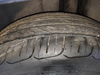 Used 2017 Maruti Suzuki Ciaz Alpha 1.4 MT Petrol Manual tyres LEFT REAR TYRE TREAD VIEW