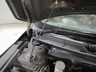 Used 2017 Maruti Suzuki Ciaz Alpha 1.4 MT Petrol Manual engine ENGINE RIGHT SIDE HINGE & APRON VIEW