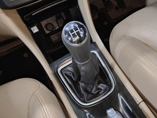 Used 2017 Maruti Suzuki Ciaz Alpha 1.4 MT Petrol Manual interior GEAR  KNOB VIEW
