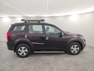 Used 2017 Mahindra XUV500 W6 AT Diesel Automatic exterior RIGHT SIDE VIEW