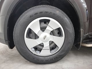 Used 2017 Mahindra XUV500 W6 AT Diesel Automatic tyres LEFT FRONT TYRE RIM VIEW