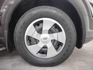Used 2017 Mahindra XUV500 W6 AT Diesel Automatic tyres RIGHT FRONT TYRE RIM VIEW
