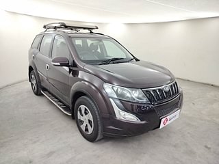 Used 2017 Mahindra XUV500 W6 AT Diesel Automatic exterior RIGHT FRONT CORNER VIEW