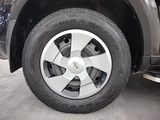 Used 2017 Mahindra XUV500 W6 AT Diesel Automatic tyres RIGHT REAR TYRE RIM VIEW