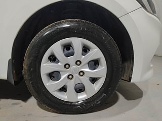 Used 2016 Hyundai Elite i20 Sportz 1.2 Petrol Manual tyres RIGHT FRONT TYRE RIM VIEW