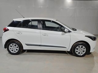 Used 2016 Hyundai Elite i20 Sportz 1.2 Petrol Manual exterior RIGHT SIDE VIEW