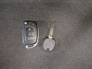 Used 2016 Hyundai Elite i20 Sportz 1.2 Petrol Manual extra CAR KEY VIEW