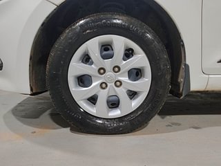 Used 2016 Hyundai Elite i20 Sportz 1.2 Petrol Manual tyres LEFT FRONT TYRE RIM VIEW