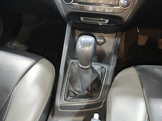 Used 2016 Hyundai Elite i20 Sportz 1.2 Petrol Manual interior GEAR  KNOB VIEW