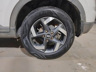 Used 2021 Hyundai Venue SX 1.0  Turbo Petrol Manual tyres LEFT REAR TYRE RIM VIEW