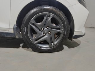 Used 2021 Hyundai New i20 Sportz 1.5 MT Diesel Diesel Manual tyres RIGHT FRONT TYRE RIM VIEW