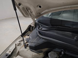 Used 2021 Hyundai New i20 Sportz 1.5 MT Diesel Diesel Manual engine ENGINE RIGHT SIDE HINGE & APRON VIEW
