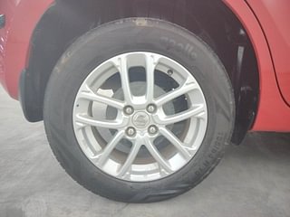 Used 2022 Maruti Suzuki Swift ZXI AMT Petrol Automatic tyres RIGHT REAR TYRE RIM VIEW