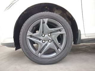 Used 2021 Hyundai New i20 Sportz 1.0 Turbo IMT Petrol Manual tyres LEFT FRONT TYRE RIM VIEW