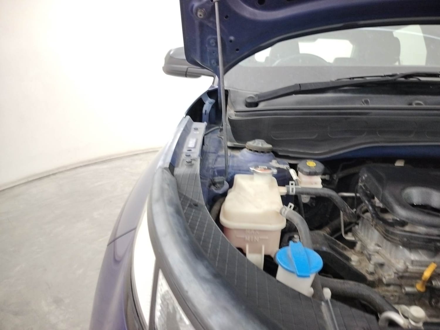 New Hyundai Venue N-Line engine ENGINE RIGHT SIDE HINGE & APRON VIEW