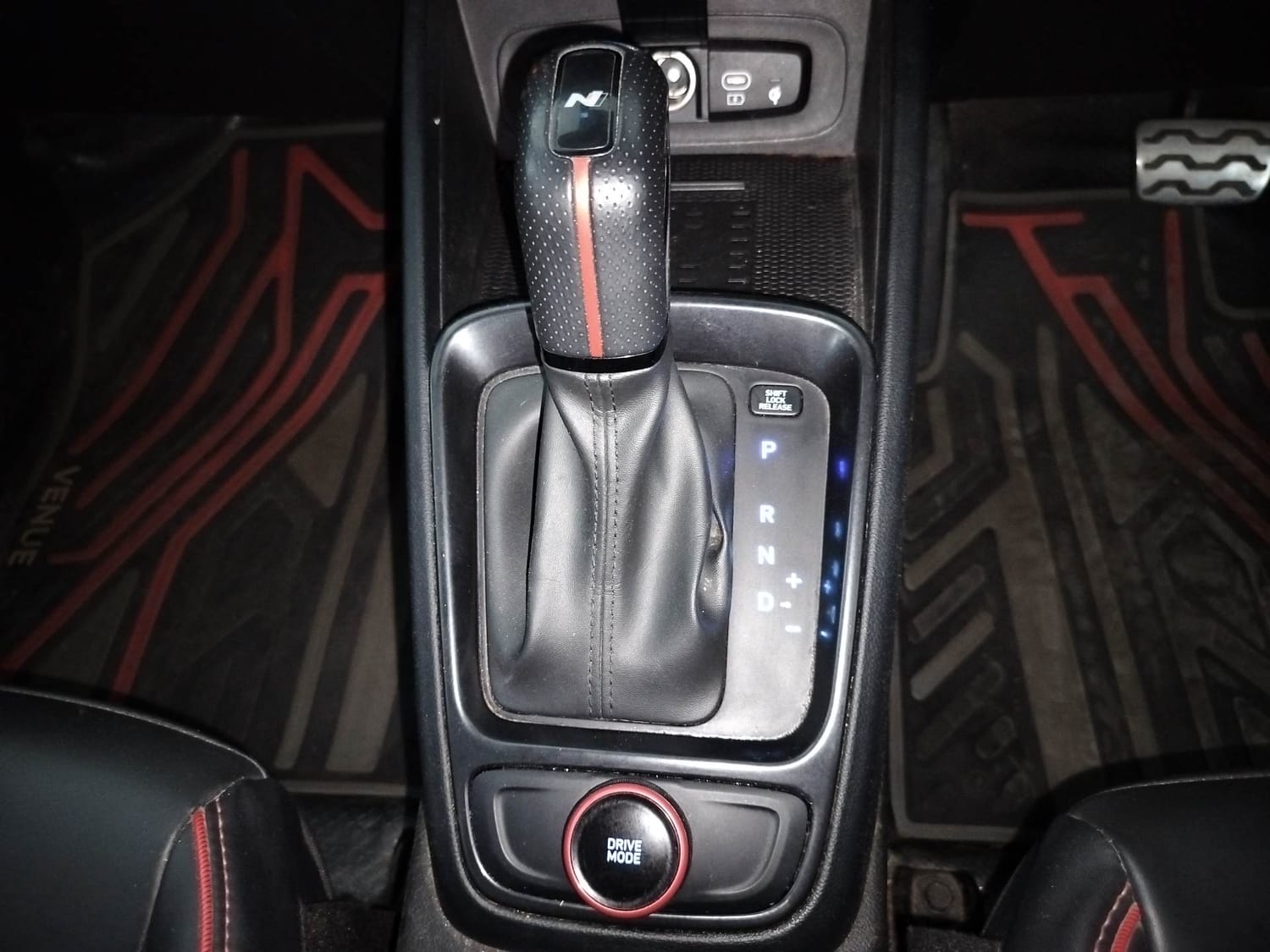 New Hyundai Venue N-Line interior GEAR  KNOB VIEW