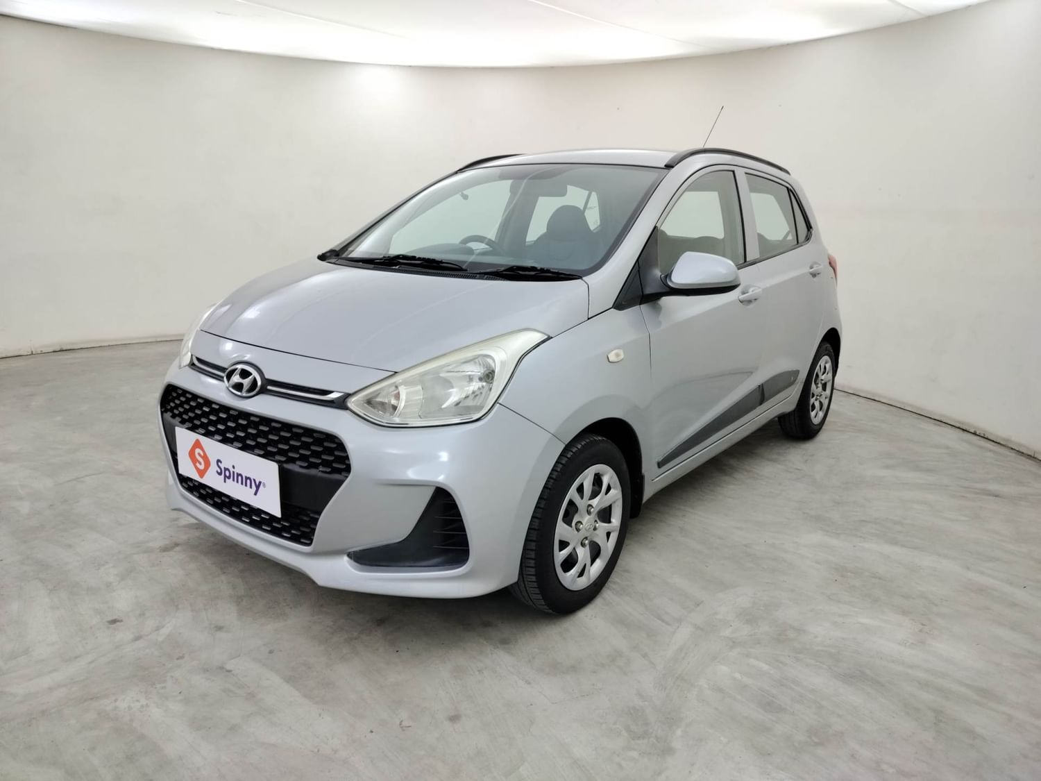 LEFT FRONT CORNER VIEW