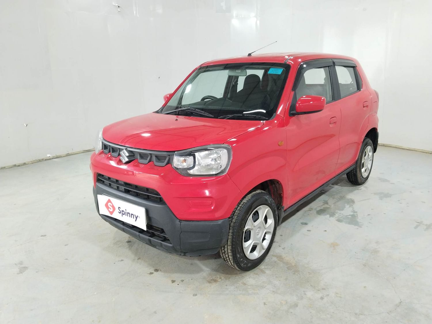 LEFT FRONT CORNER VIEW