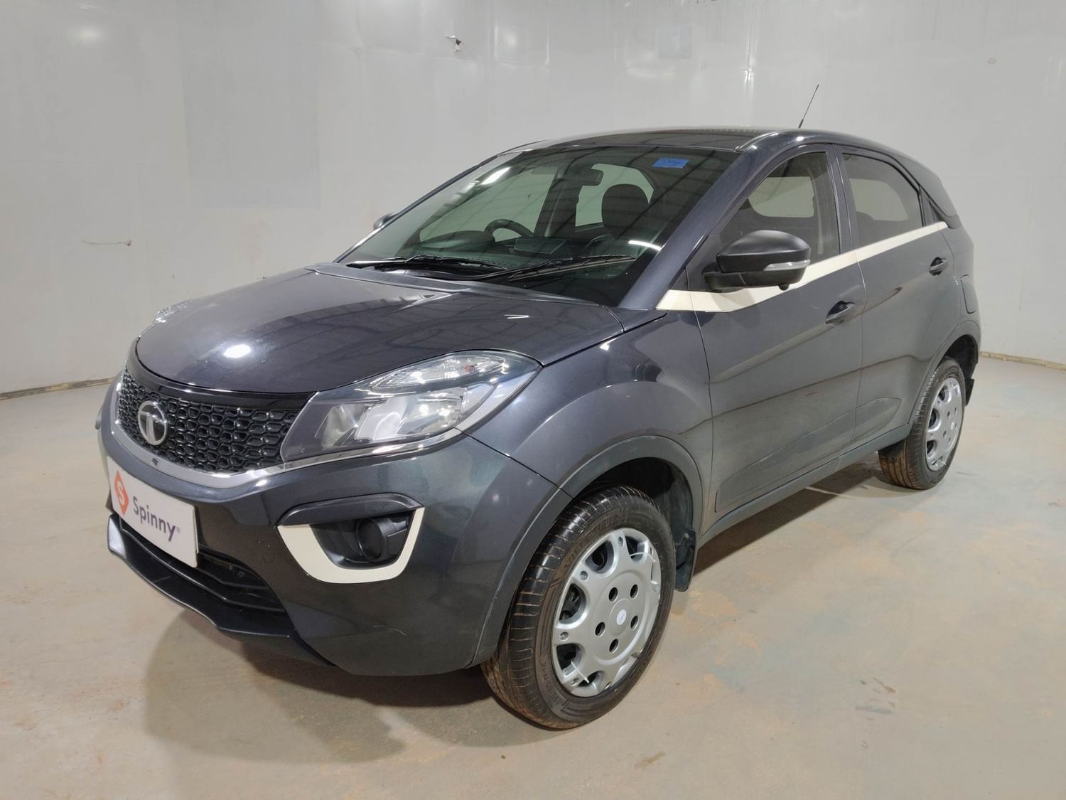 LEFT FRONT CORNER VIEW