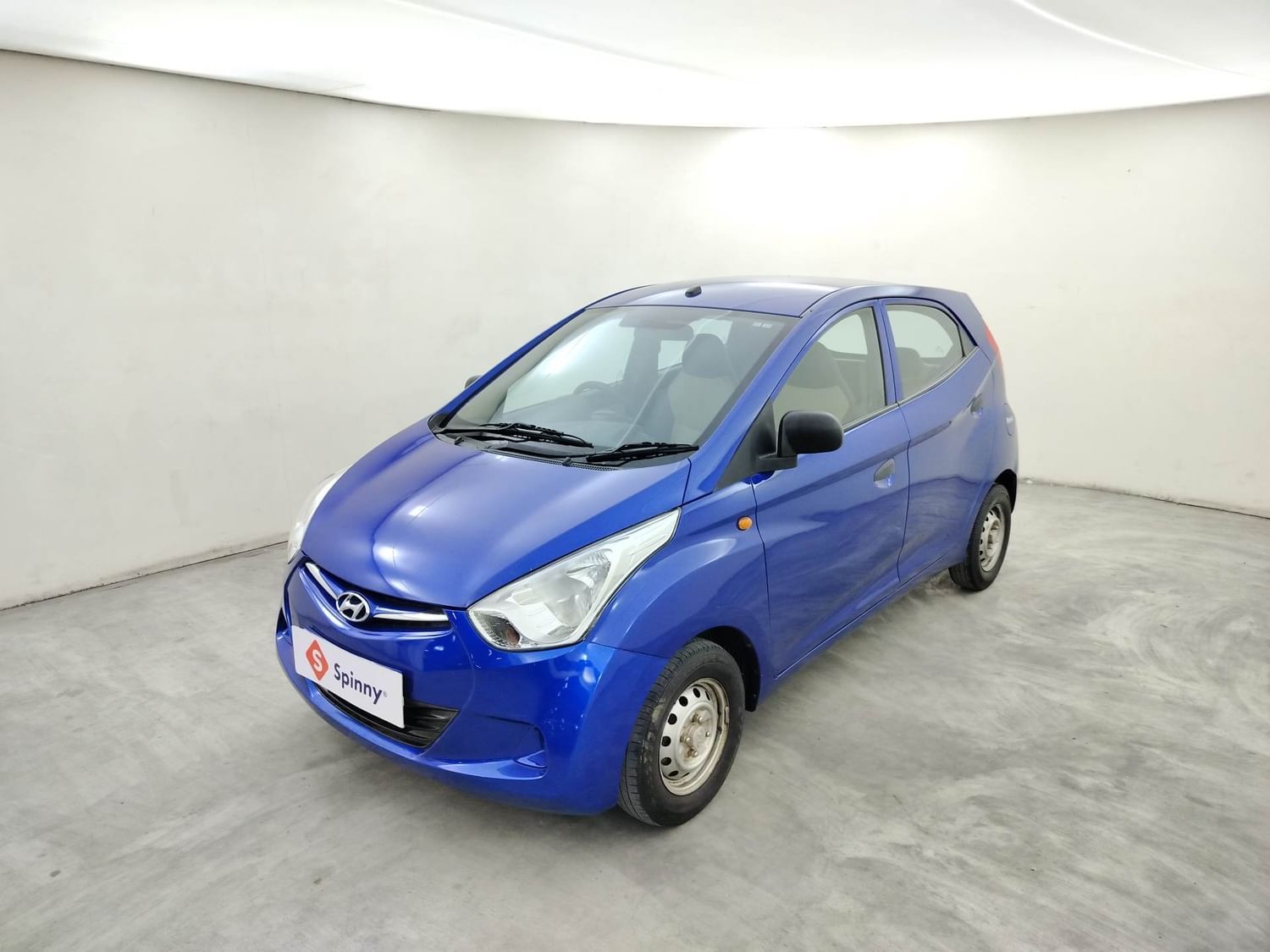 LEFT FRONT CORNER VIEW