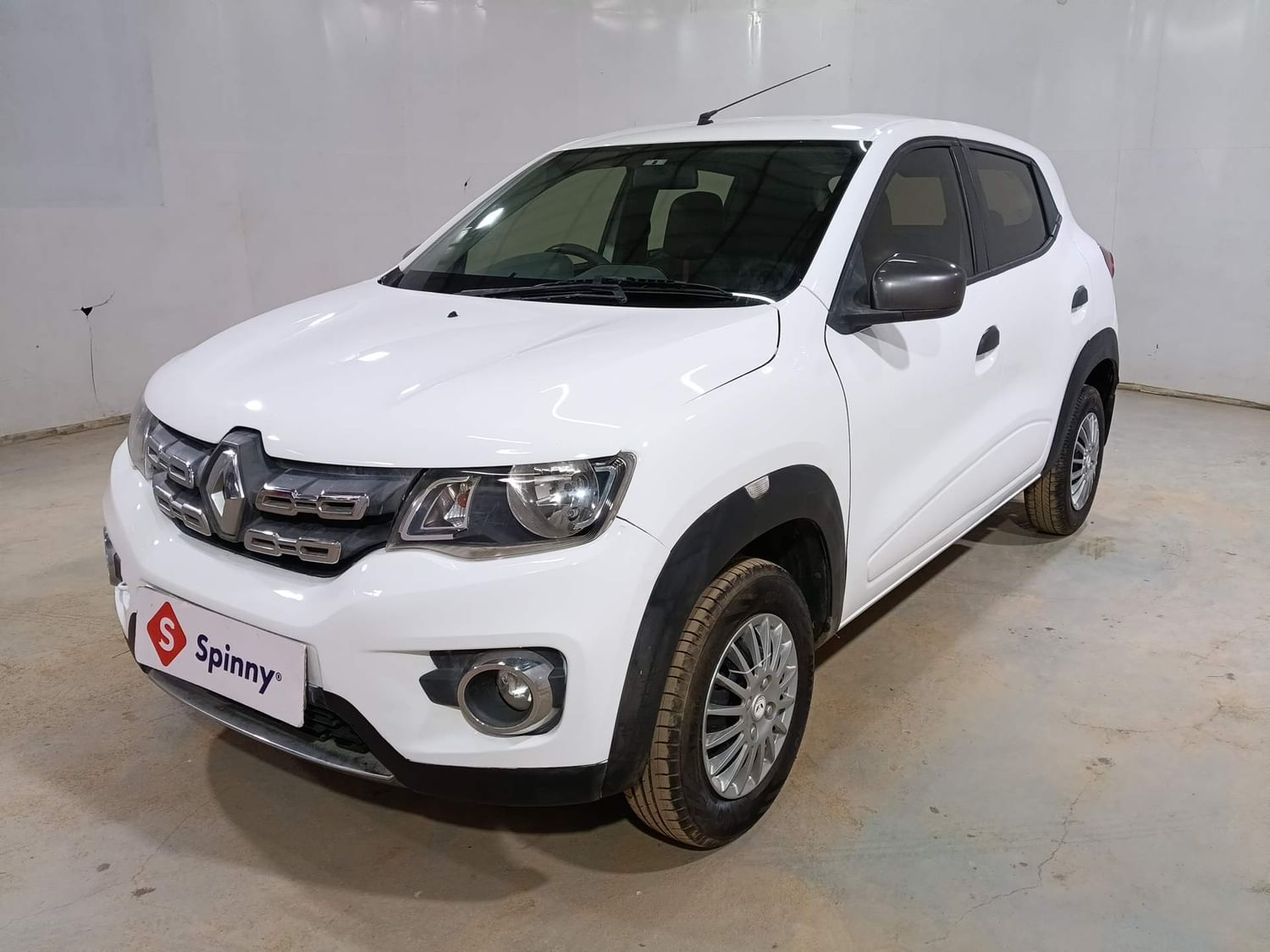 LEFT FRONT CORNER VIEW