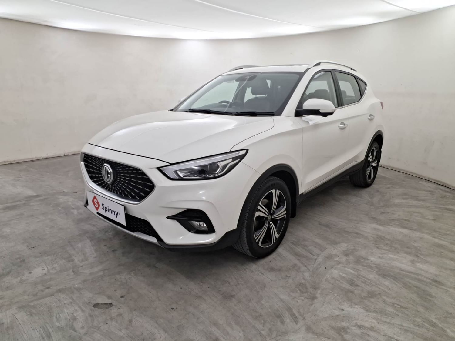 LEFT FRONT CORNER VIEW