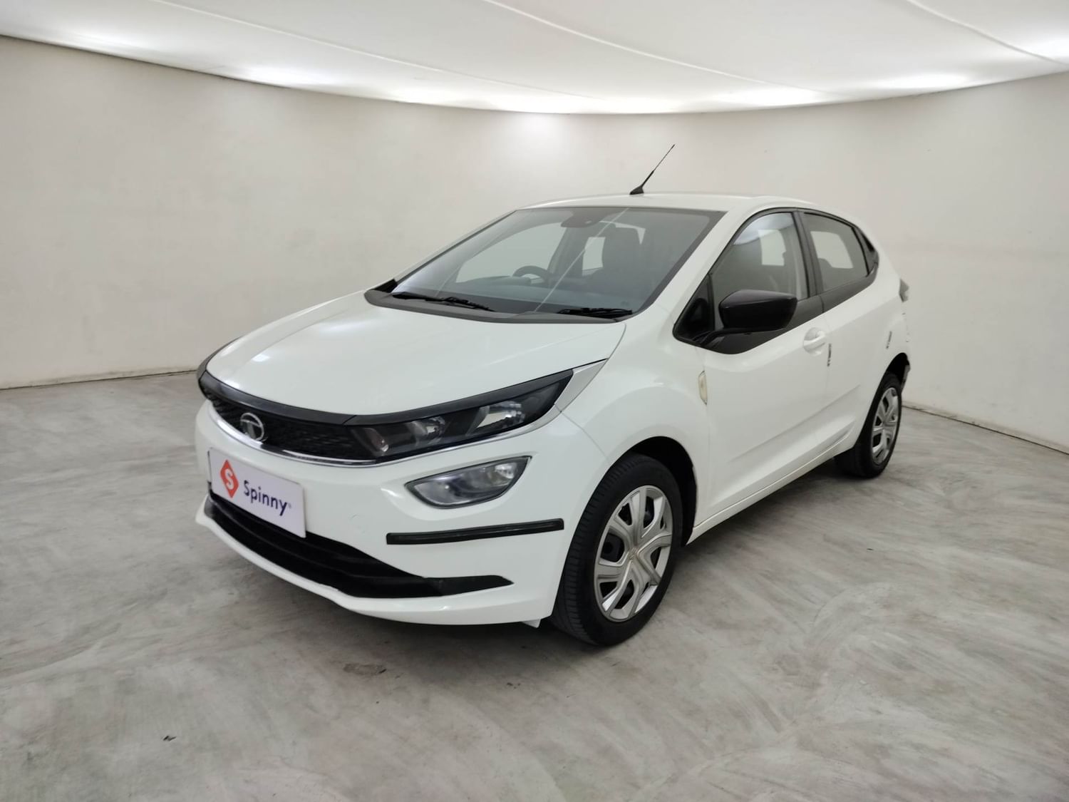 LEFT FRONT CORNER VIEW