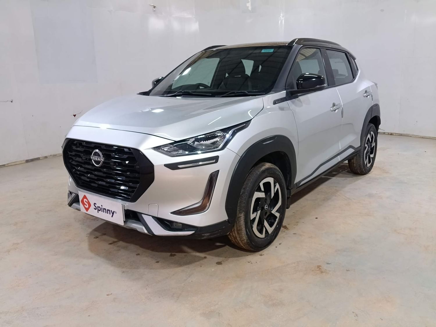 LEFT FRONT CORNER VIEW