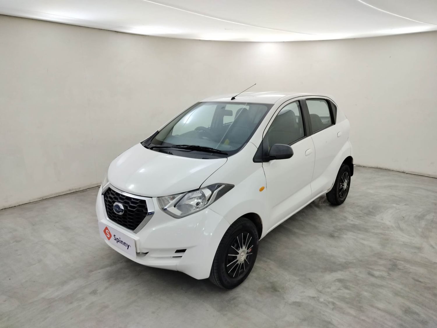 LEFT FRONT CORNER VIEW