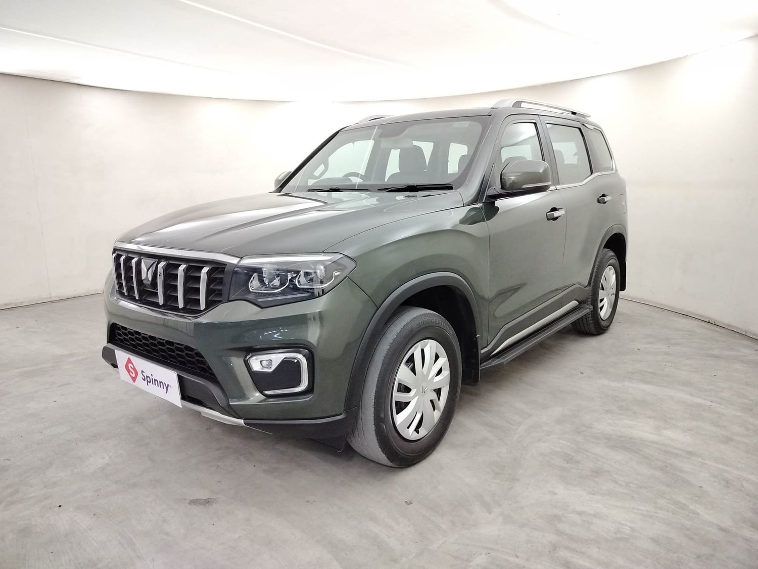 2023 Mahindra Scorpio N Z8 Diesel MT 2WD 7 STR